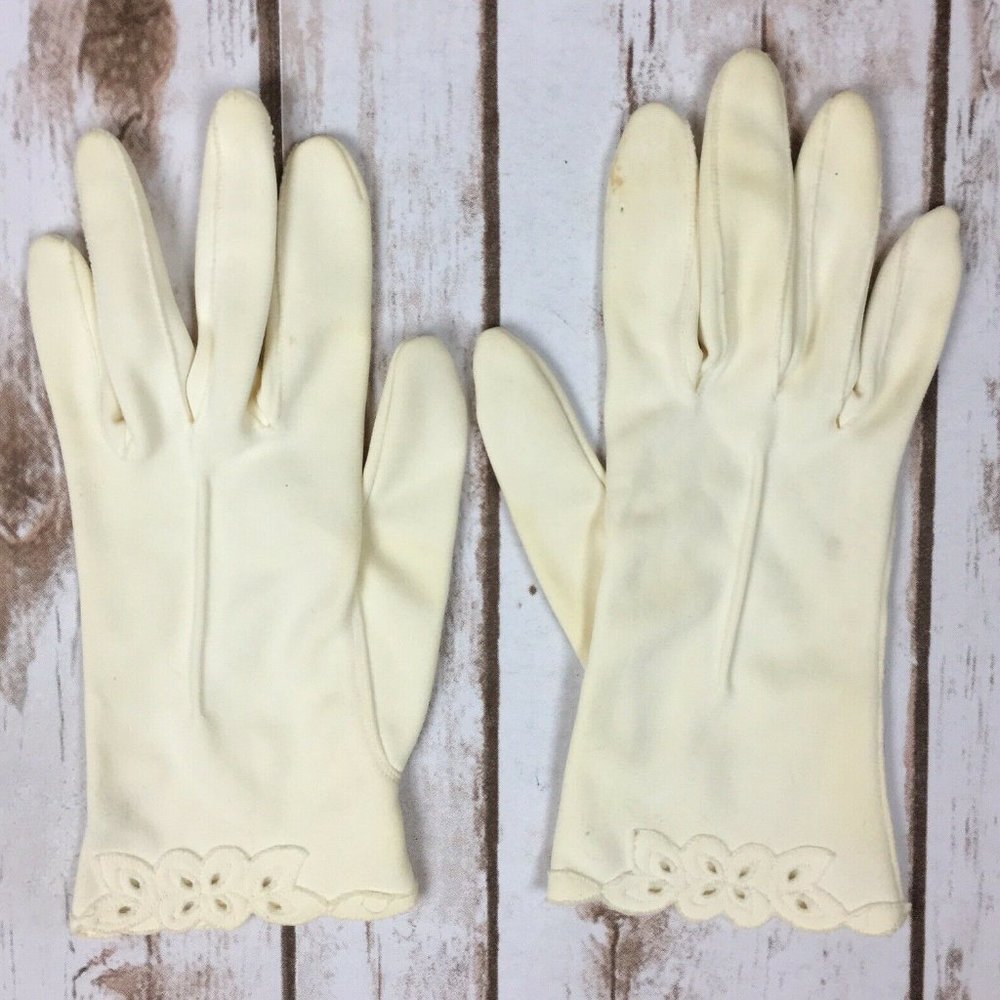 Vintage 1960s Wear Right Gloves Ivory Size 7 1/2